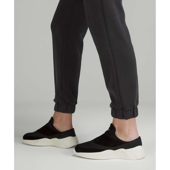 Lululemon Softstreme Relaxed High-Rise Pant Jogger Black Size 6 - Picture 4 of 9